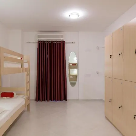 Free Bird - Bed In Five Bed Mixed 4 Holiday home