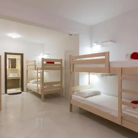 Free Bird - Bed In Five Bed Mixed 4 * Dubrovnik