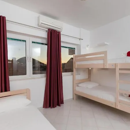 Free Bird - Bed In Five Bed Mixed 4 Holiday home *
