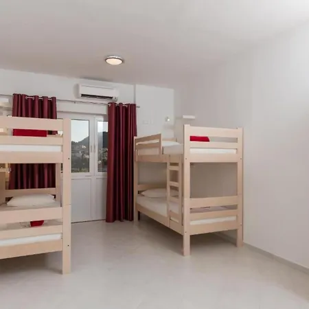 Dom wakacyjny Free Bird - Bed In Five Bed Mixed 4 *